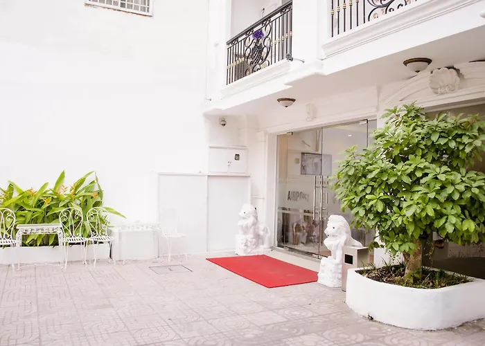 Airport Saigon Hotel - Gan Am Thuc Dem Cho Pham Van Hai